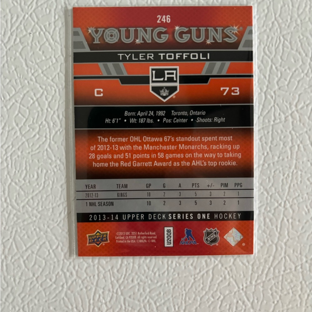 2013-14 Upper Deck Young Guns Rookie RC Tyler Toffoli #246 Los Angeles Kings - Picture 2 of 2